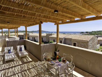 Een hotelkamer met zeezicht terras - Paradise Resort in Sardinie